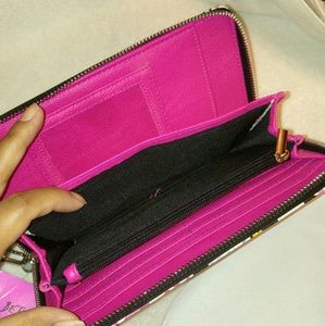 Betsey Johnson Bags - NWT Betsey Johnson Wallet /Wristlet Betsey Johnson Bags - NWT Betsey Johnson Wallet /Wristlet